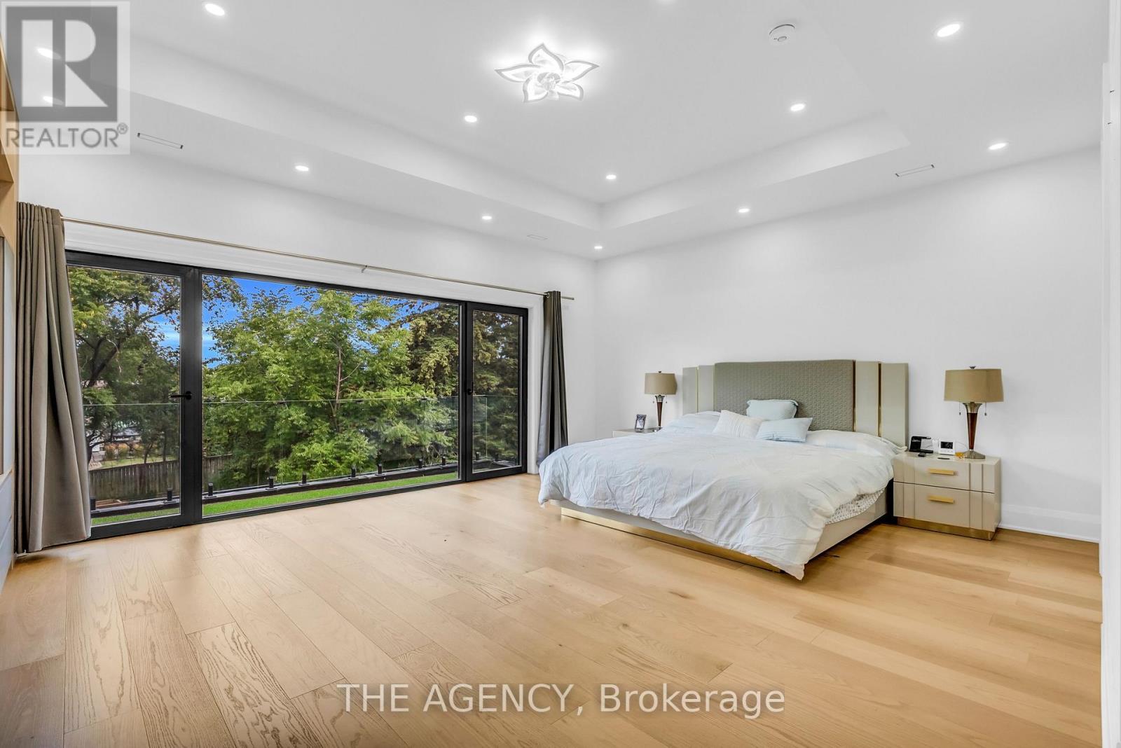 Primary Bedroom.10ft ceiling w/out to balcony - 9 Earl Street, Mississauga, ON - Indoor Photo Showing Bedroom
