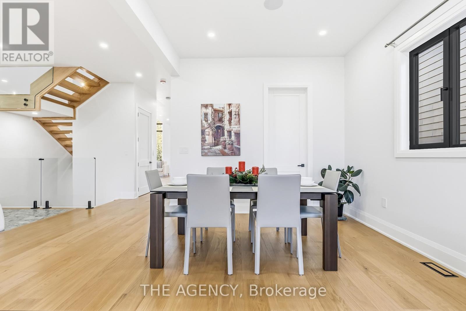 Formal Dining room - 9 Earl Street, Mississauga, ON - Indoor Photo Showing Dining Room