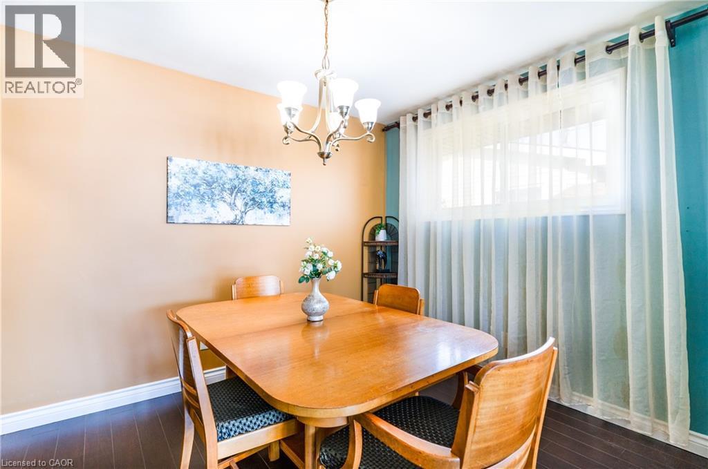 102 Greeningdon Drive, Hamilton, ON - Indoor Photo Showing Dining Room