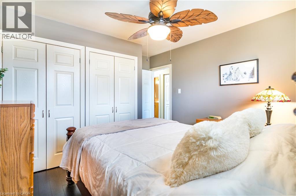 102 Greeningdon Drive, Hamilton, ON - Indoor Photo Showing Bedroom