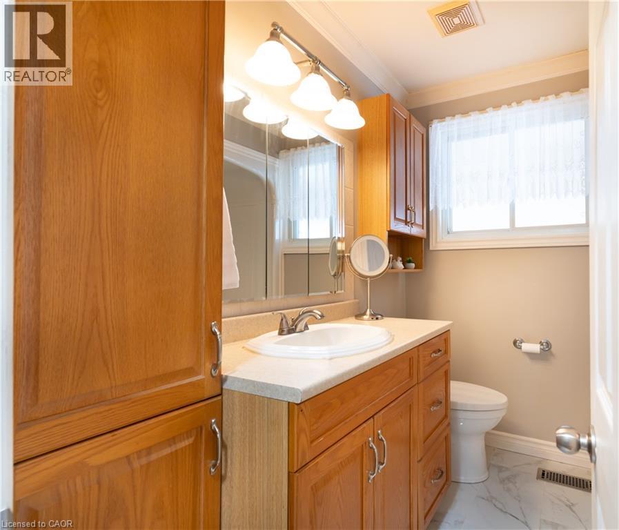 102 Greeningdon Drive, Hamilton, ON - Indoor Photo Showing Bathroom