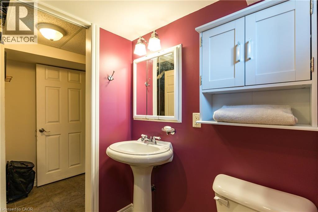 102 Greeningdon Drive, Hamilton, ON - Indoor Photo Showing Bathroom