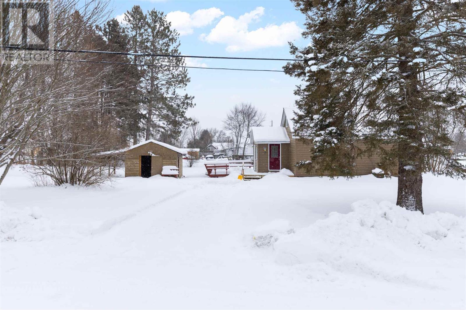 32 Main St, Iron Bridge, ON - Outdoor