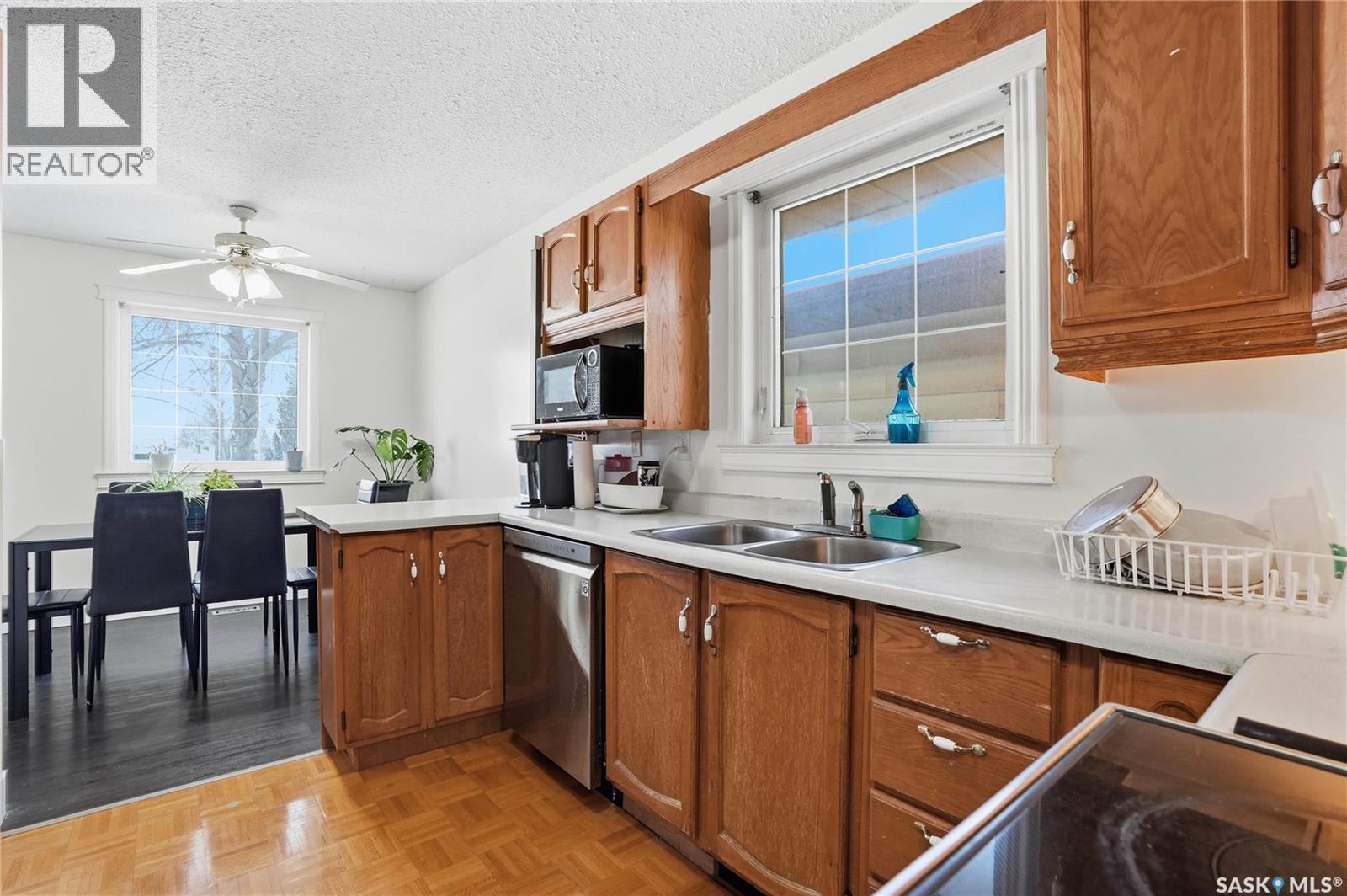542 Kellough Road, Saskatoon, SK - Indoor Photo Showing Kitchen With Double Sink