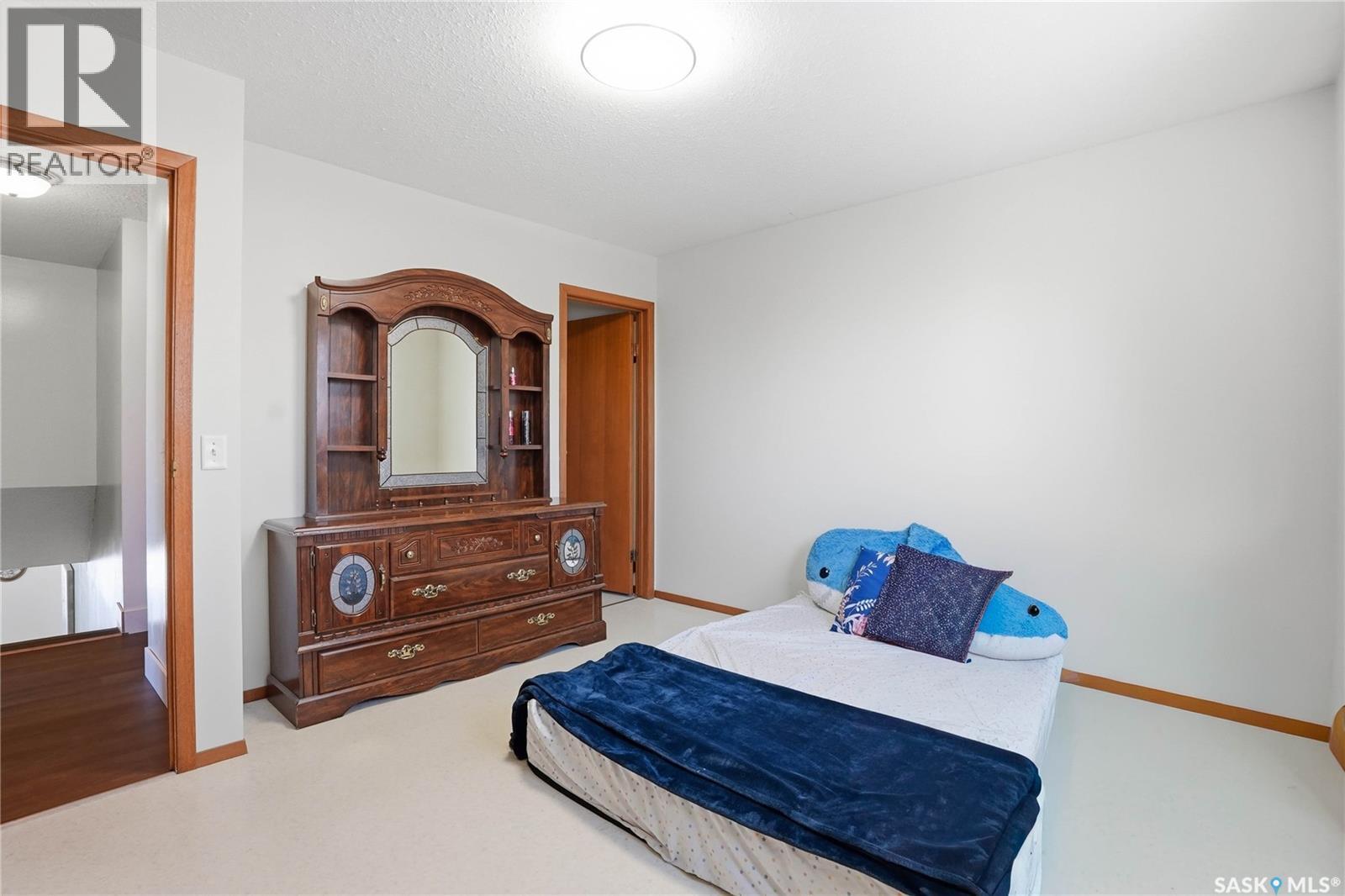 542 Kellough Road, Saskatoon, SK - Indoor Photo Showing Bedroom
