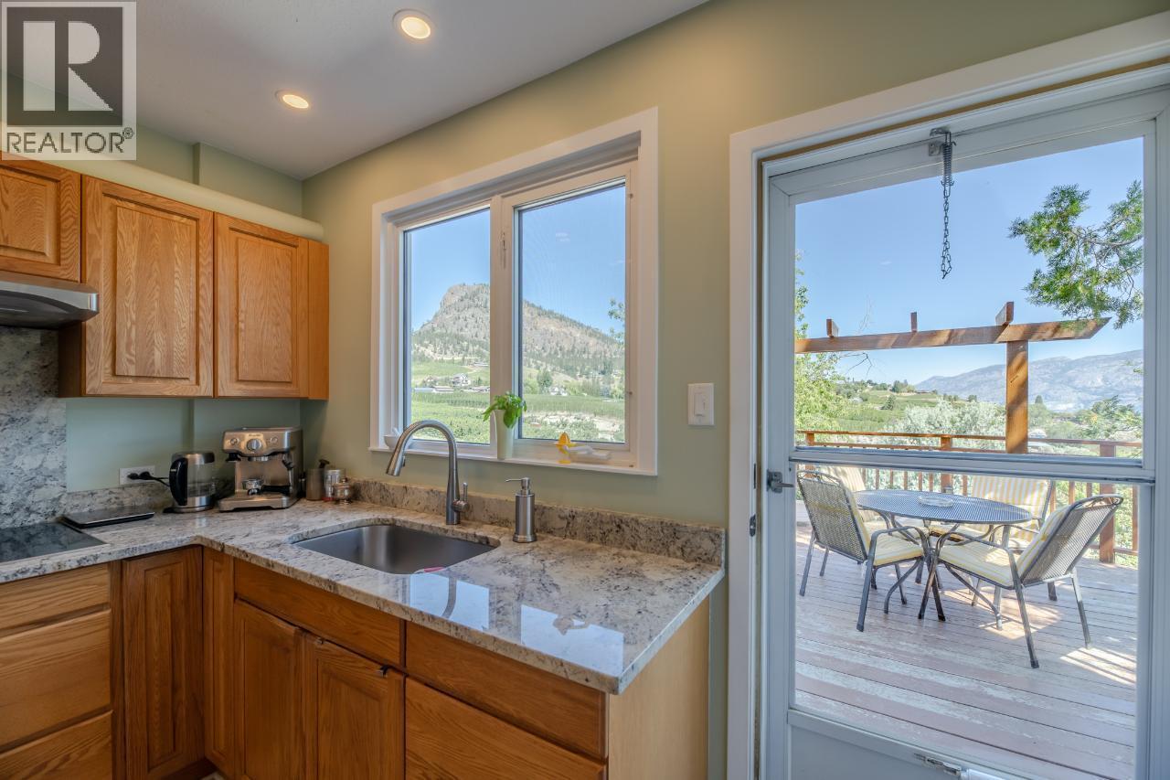 4910 Gartrell Road, Summerland, BC - Indoor Photo Showing Kitchen