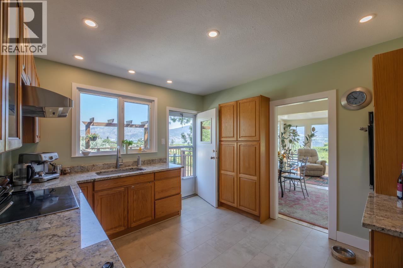 4910 Gartrell Road, Summerland, BC - Indoor Photo Showing Kitchen