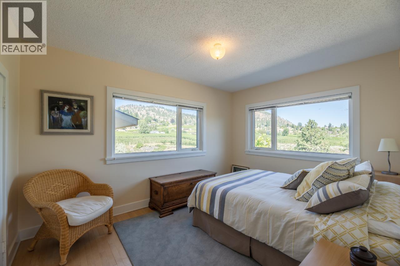 4910 Gartrell Road, Summerland, BC - Indoor Photo Showing Bedroom
