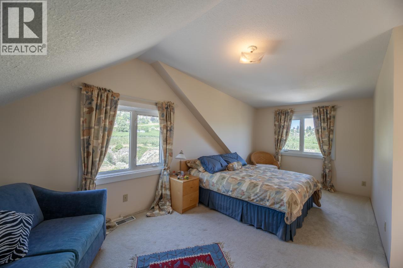 4910 Gartrell Road, Summerland, BC - Indoor Photo Showing Bedroom