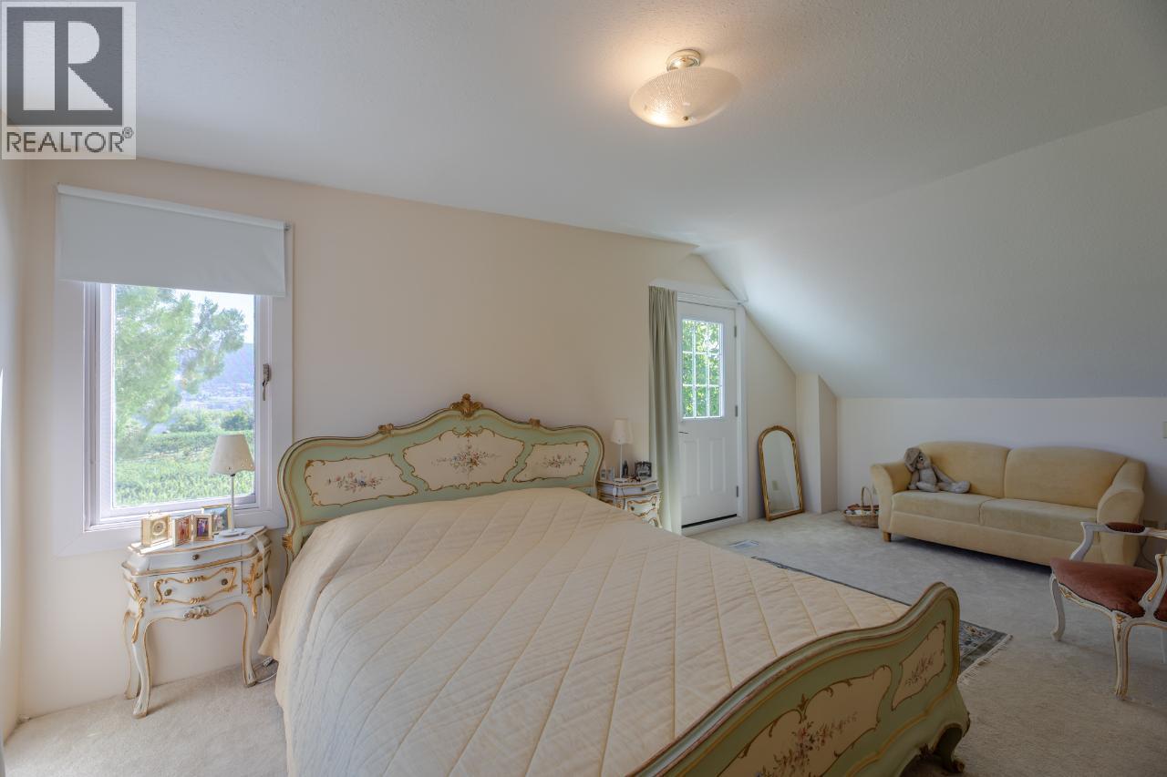 4910 Gartrell Road, Summerland, BC - Indoor Photo Showing Bedroom