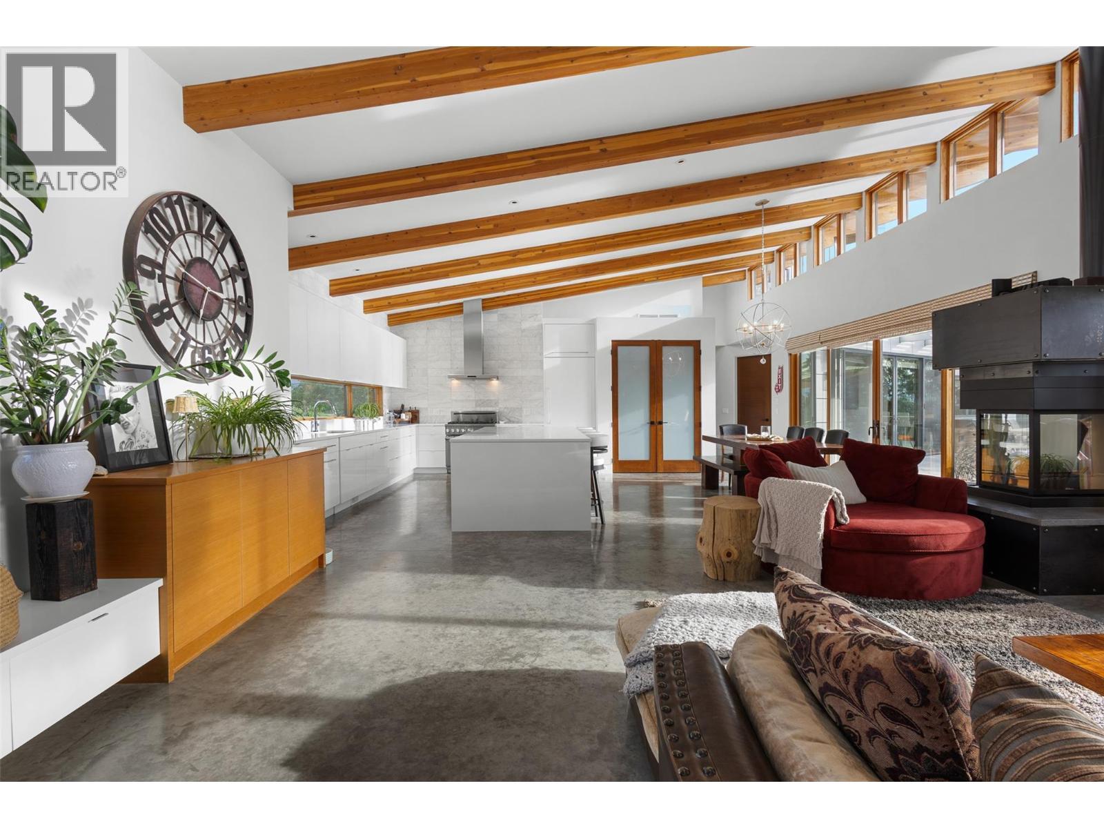 3194 Dunster Road, Kelowna, BC - Indoor Photo Showing Living Room