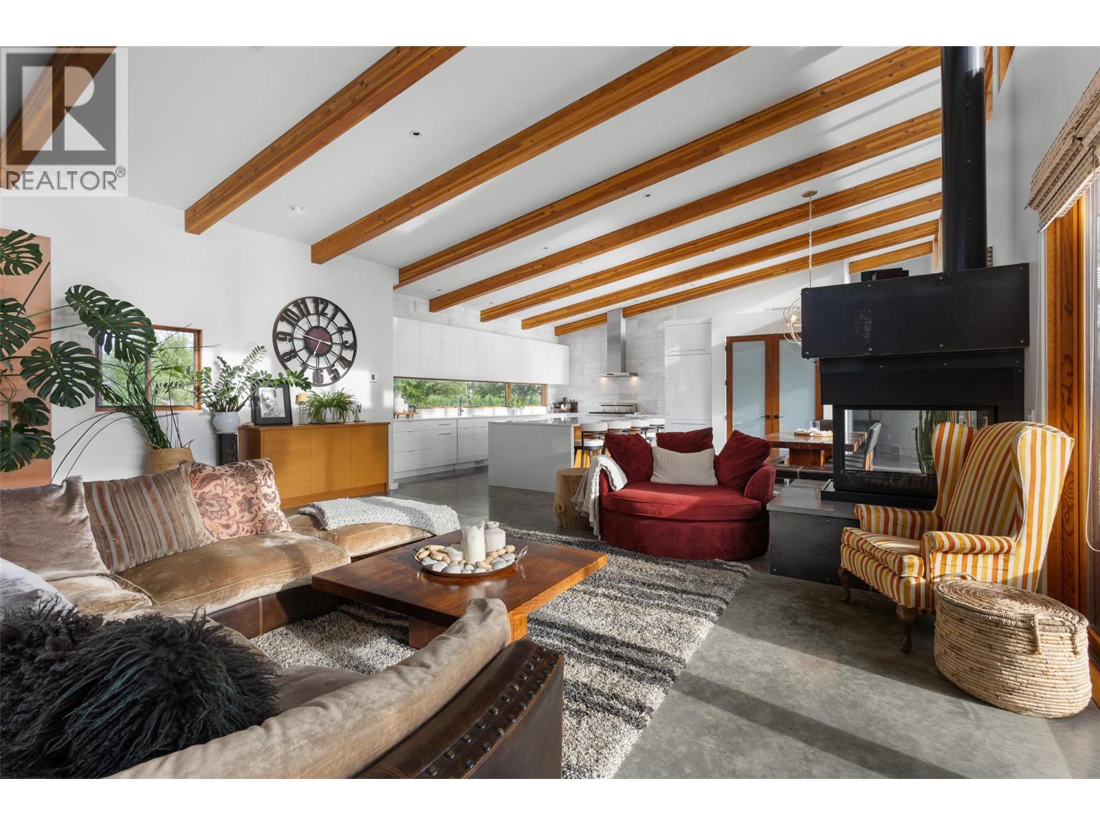 3194 Dunster Road, Kelowna, BC - Indoor Photo Showing Living Room