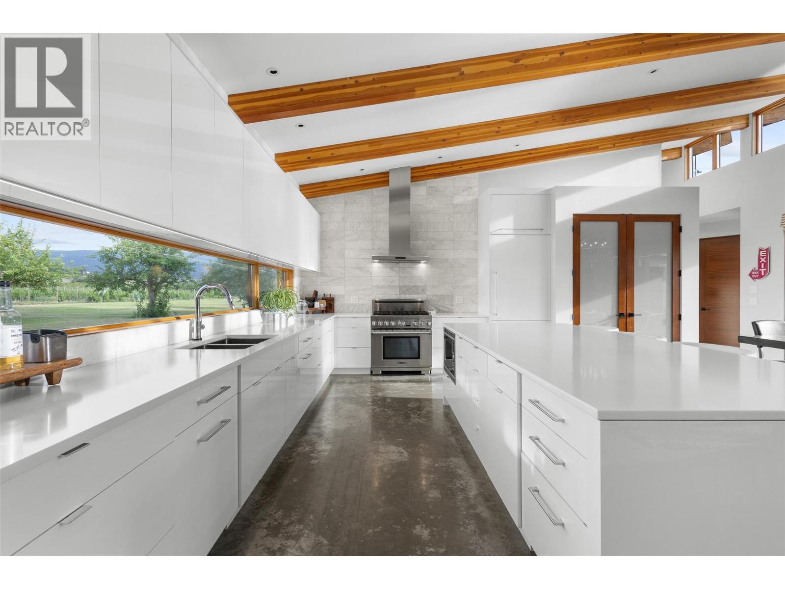 3194 Dunster Road, Kelowna, BC - Indoor Photo Showing Kitchen With Double Sink With Upgraded Kitchen