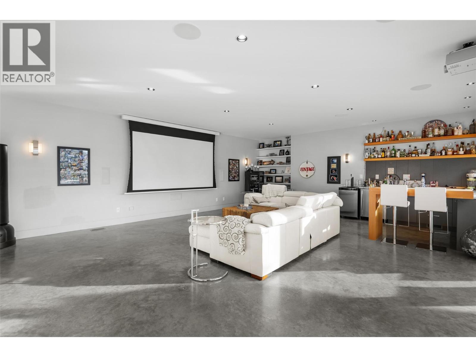 3194 Dunster Road, Kelowna, BC - Indoor