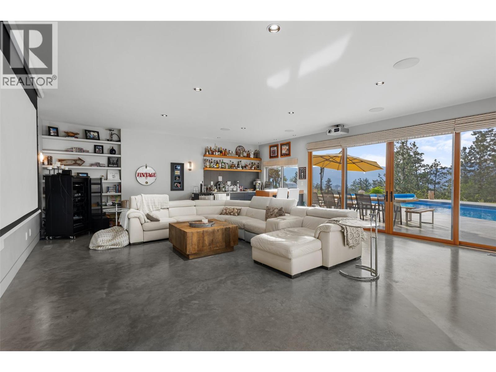 3194 Dunster Road, Kelowna, BC - Indoor