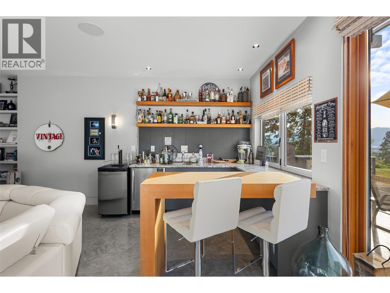 3194 Dunster Road, Kelowna, BC - Indoor