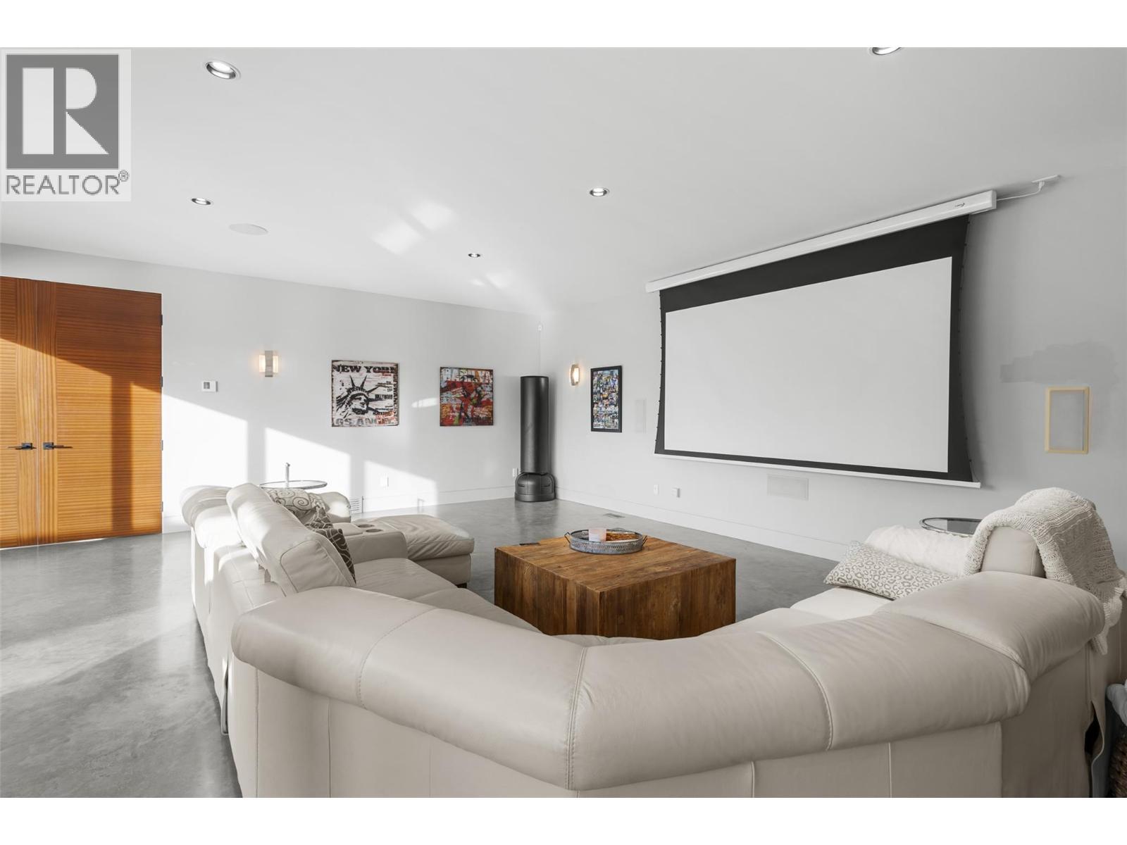 3194 Dunster Road, Kelowna, BC - Indoor Photo Showing Living Room