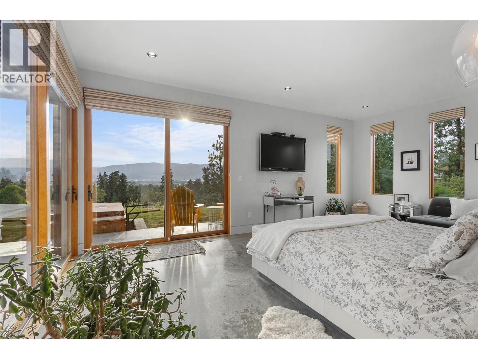 3194 Dunster Road, Kelowna, BC - Indoor Photo Showing Bedroom