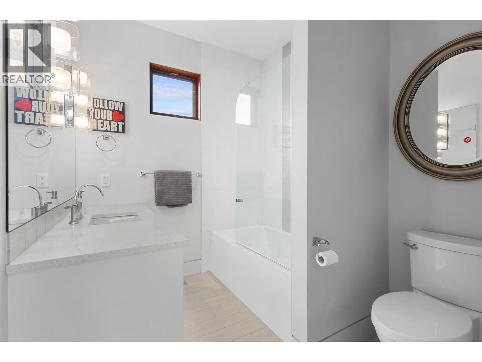 3194 Dunster Road, Kelowna, BC - Indoor Photo Showing Bathroom