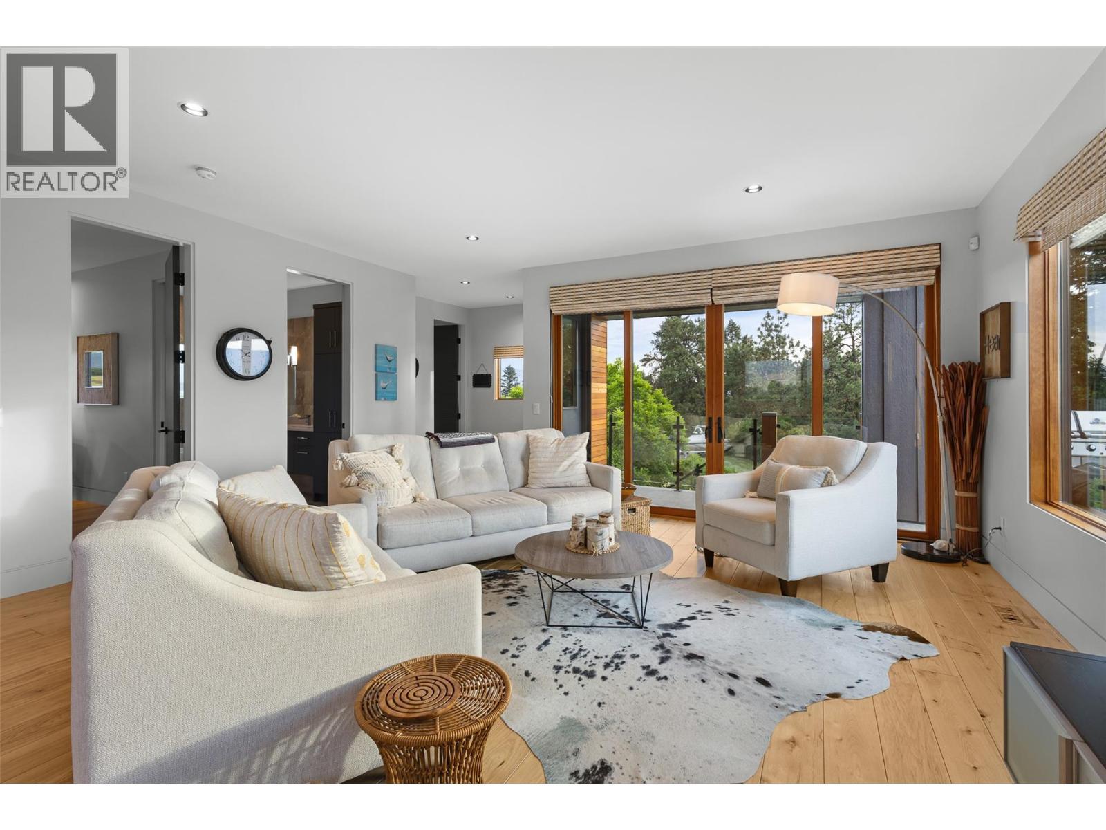 Suite - 3194 Dunster Road, Kelowna, BC - Indoor Photo Showing Living Room