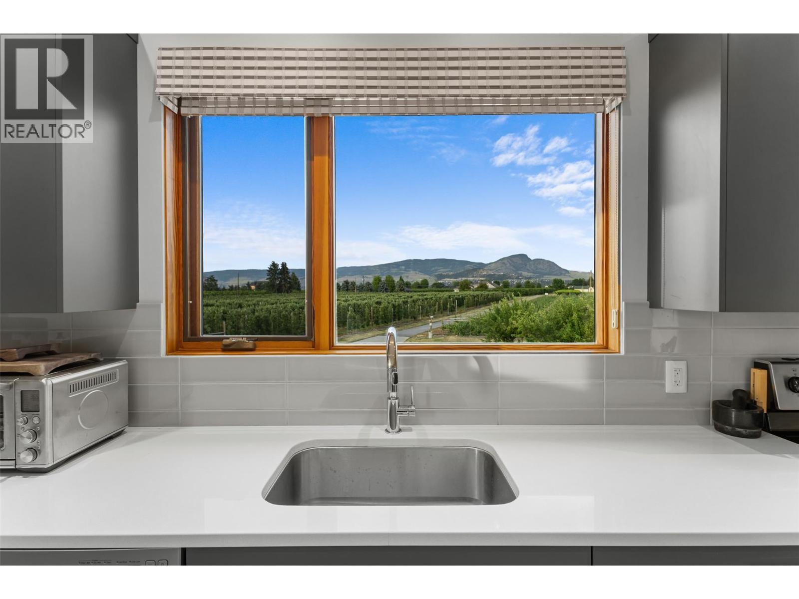 Suite - 3194 Dunster Road, Kelowna, BC - Indoor Photo Showing Kitchen