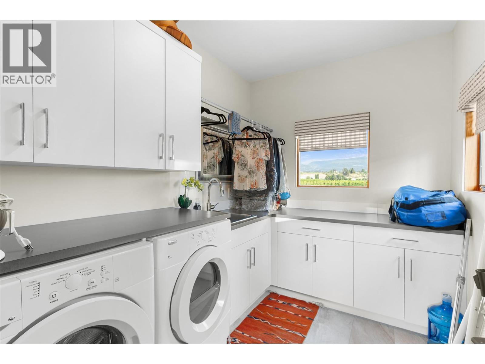 Suite - 3194 Dunster Road, Kelowna, BC - Indoor Photo Showing Laundry Room