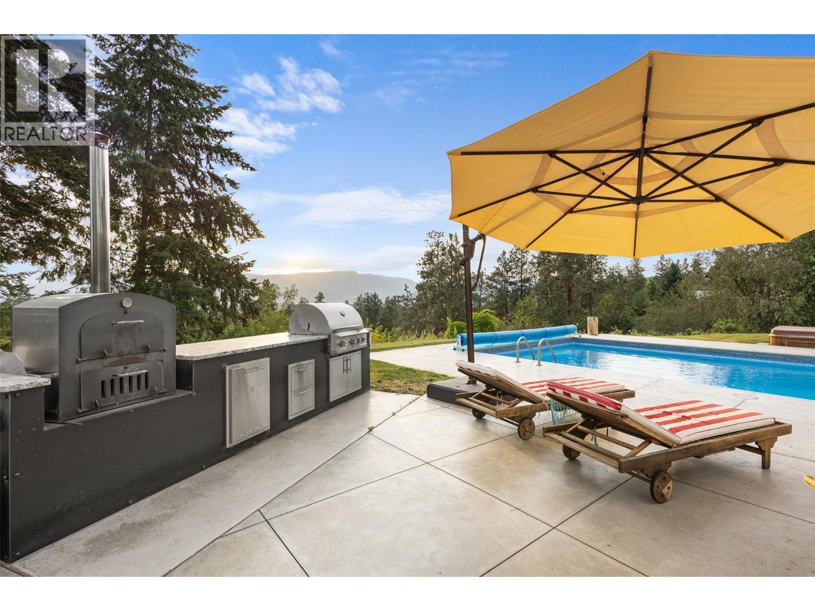 3194 Dunster Road, Kelowna, BC - Outdoor With In Ground Pool