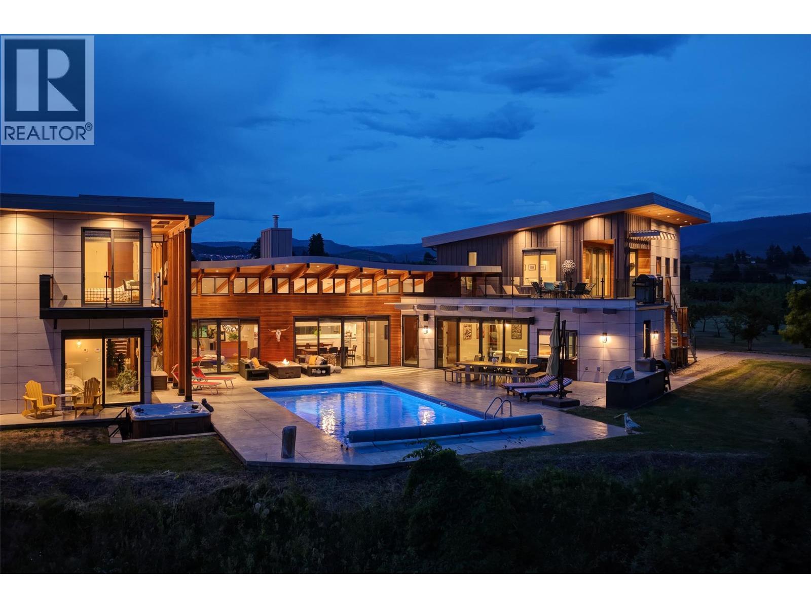 3194 Dunster Road, Kelowna, BC - Outdoor With In Ground Pool