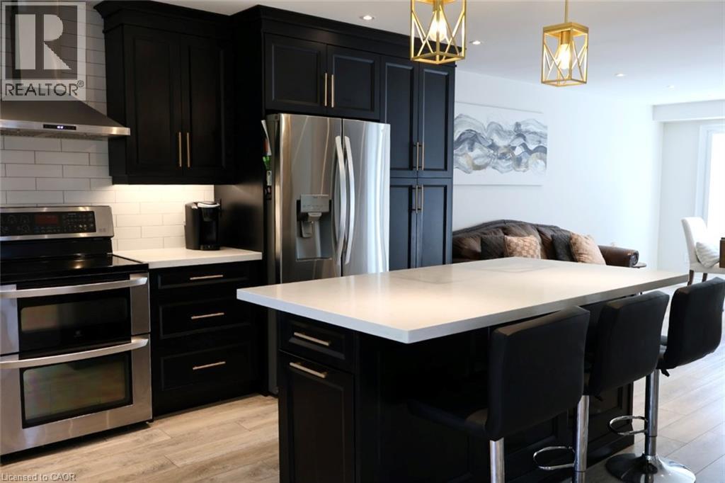 9 Duncairn Court, Hamilton, ON - Indoor Photo Showing Kitchen With Stainless Steel Kitchen