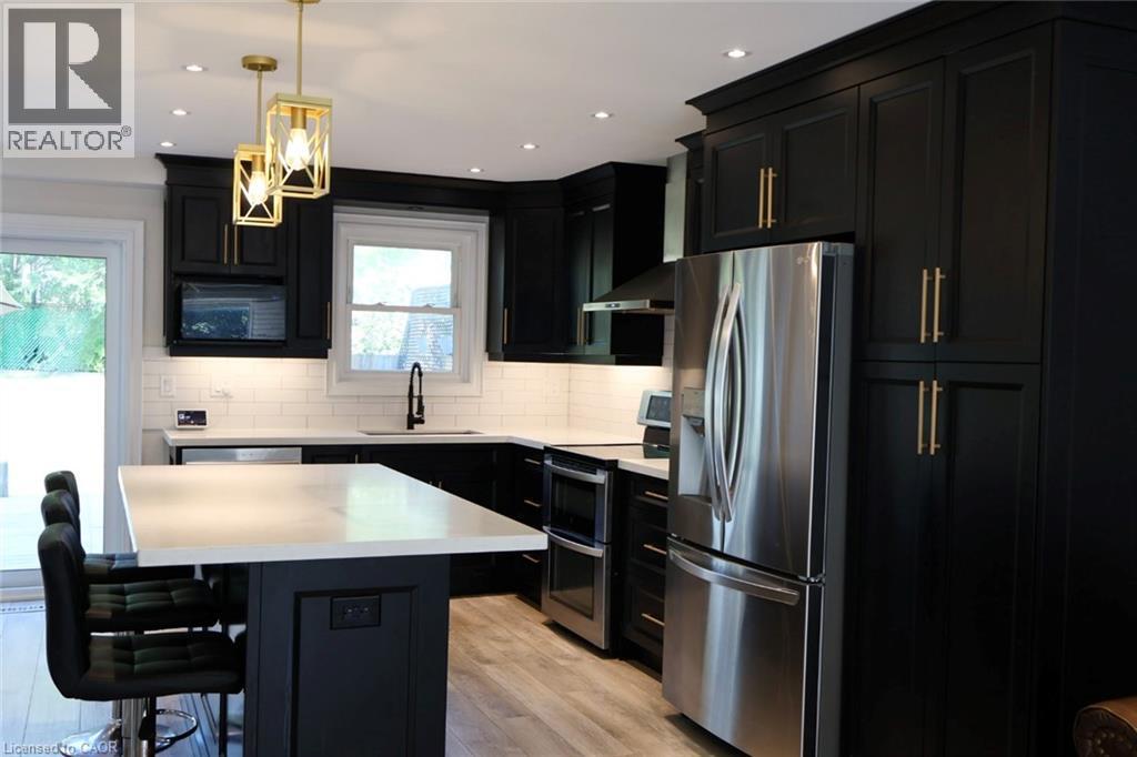 9 Duncairn Court, Hamilton, ON - Indoor Photo Showing Kitchen With Stainless Steel Kitchen With Upgraded Kitchen