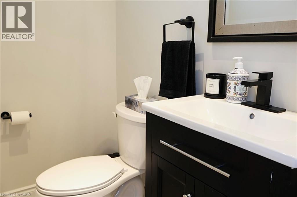 9 Duncairn Court, Hamilton, ON - Indoor Photo Showing Bathroom