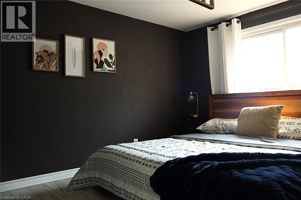 9 Duncairn Court, Hamilton, ON - Indoor Photo Showing Bedroom