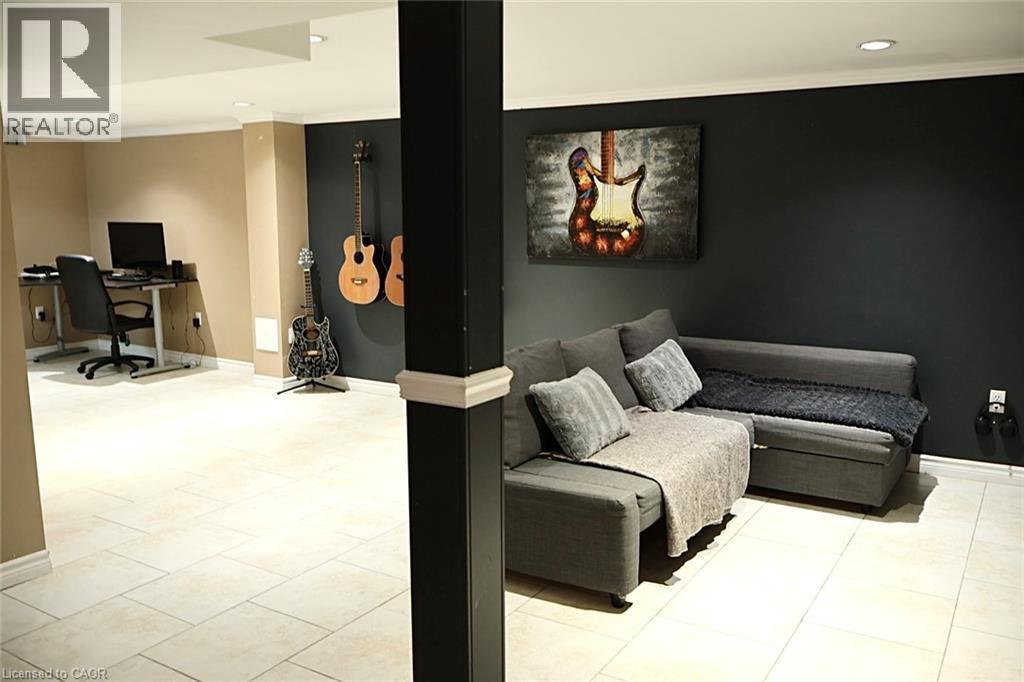 9 Duncairn Court, Hamilton, ON - Indoor