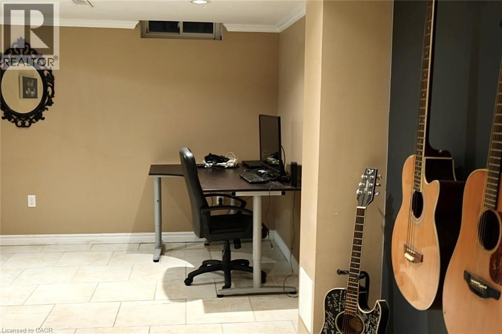 9 Duncairn Court, Hamilton, ON - Indoor Photo Showing Other Room