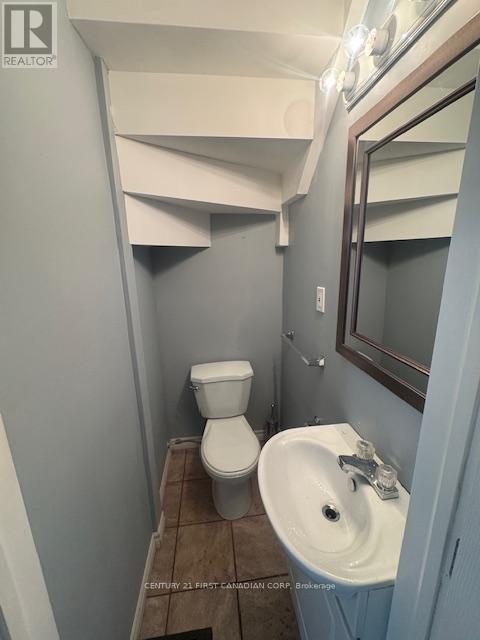 28 Oxford Street W, London North (North N), ON - Indoor Photo Showing Bathroom