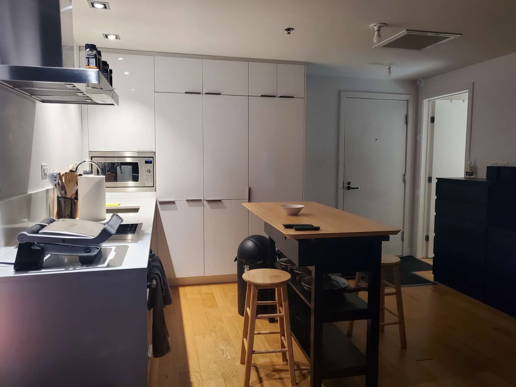 Salon - 214-738 Rue St-Paul O., Montréal (Ville-Marie), QC - Indoor