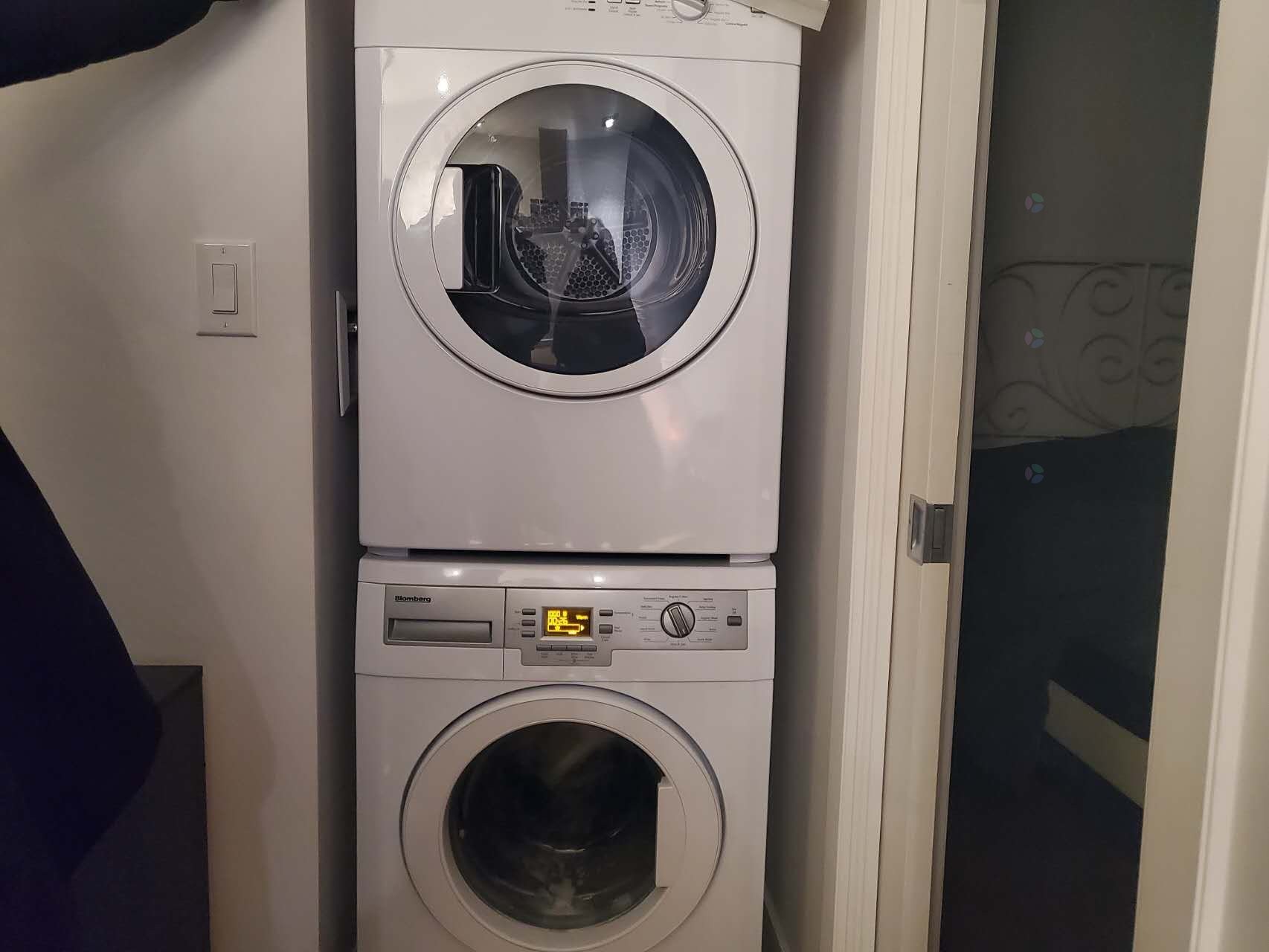 Salle de lavage - 214-738 Rue St-Paul O., Montréal (Ville-Marie), QC - Indoor Photo Showing Laundry Room