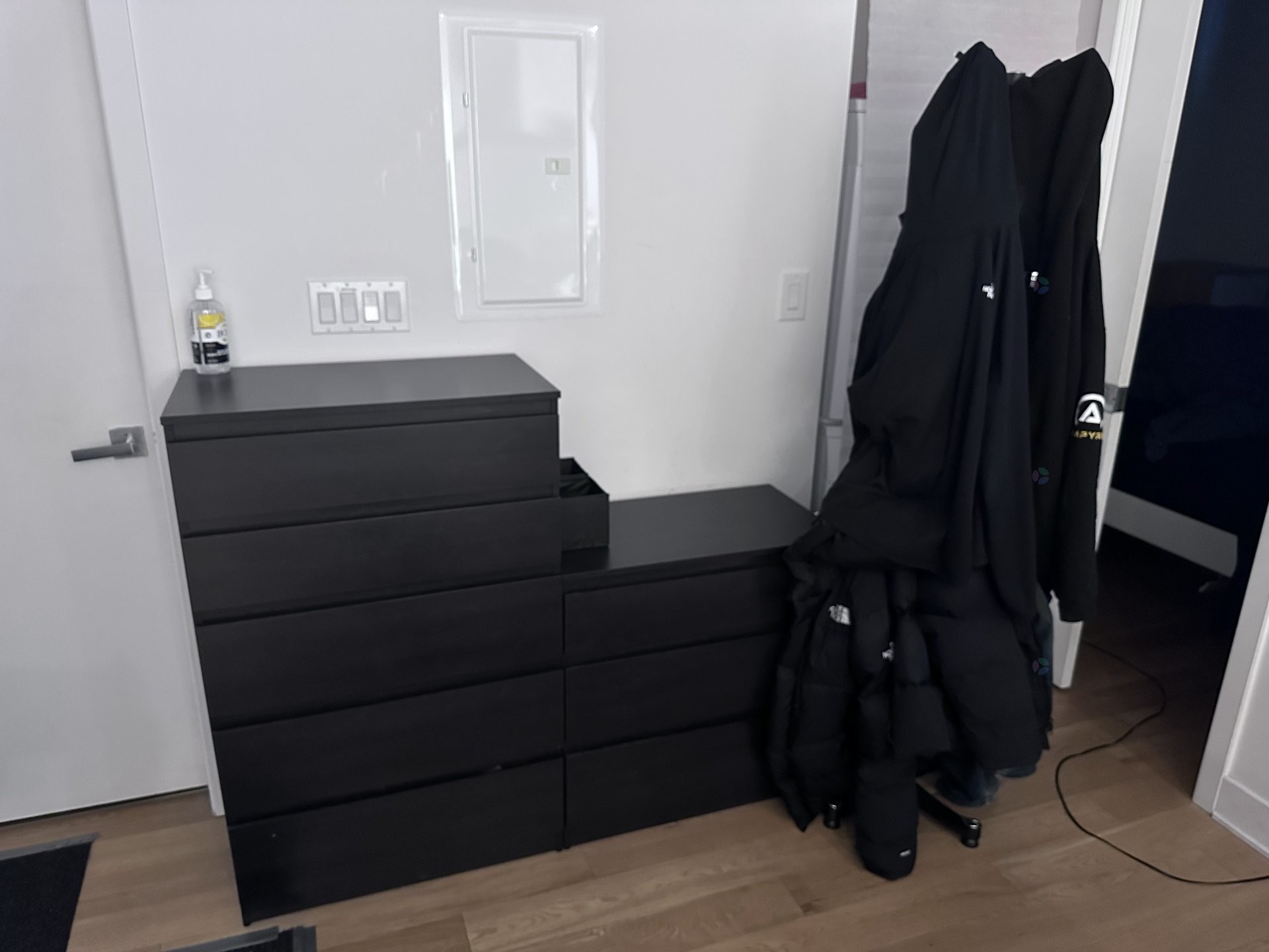 Salon - 214-738 Rue St-Paul O., Montréal (Ville-Marie), QC - Indoor