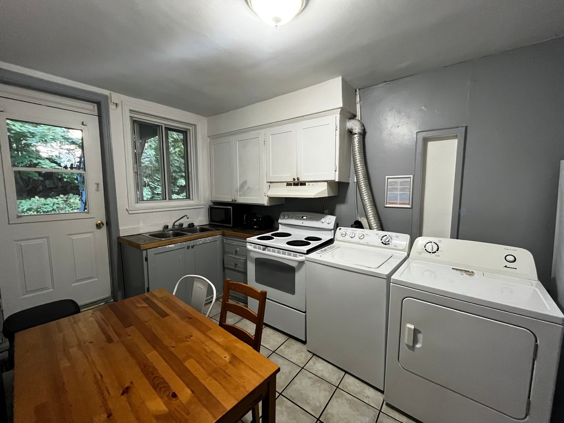 Cuisine - 2-3130 Av. Barclay, Montréal (Côte-Des-Neiges/Notre-Dame-De-Grâce), QC - Indoor Photo Showing Laundry Room