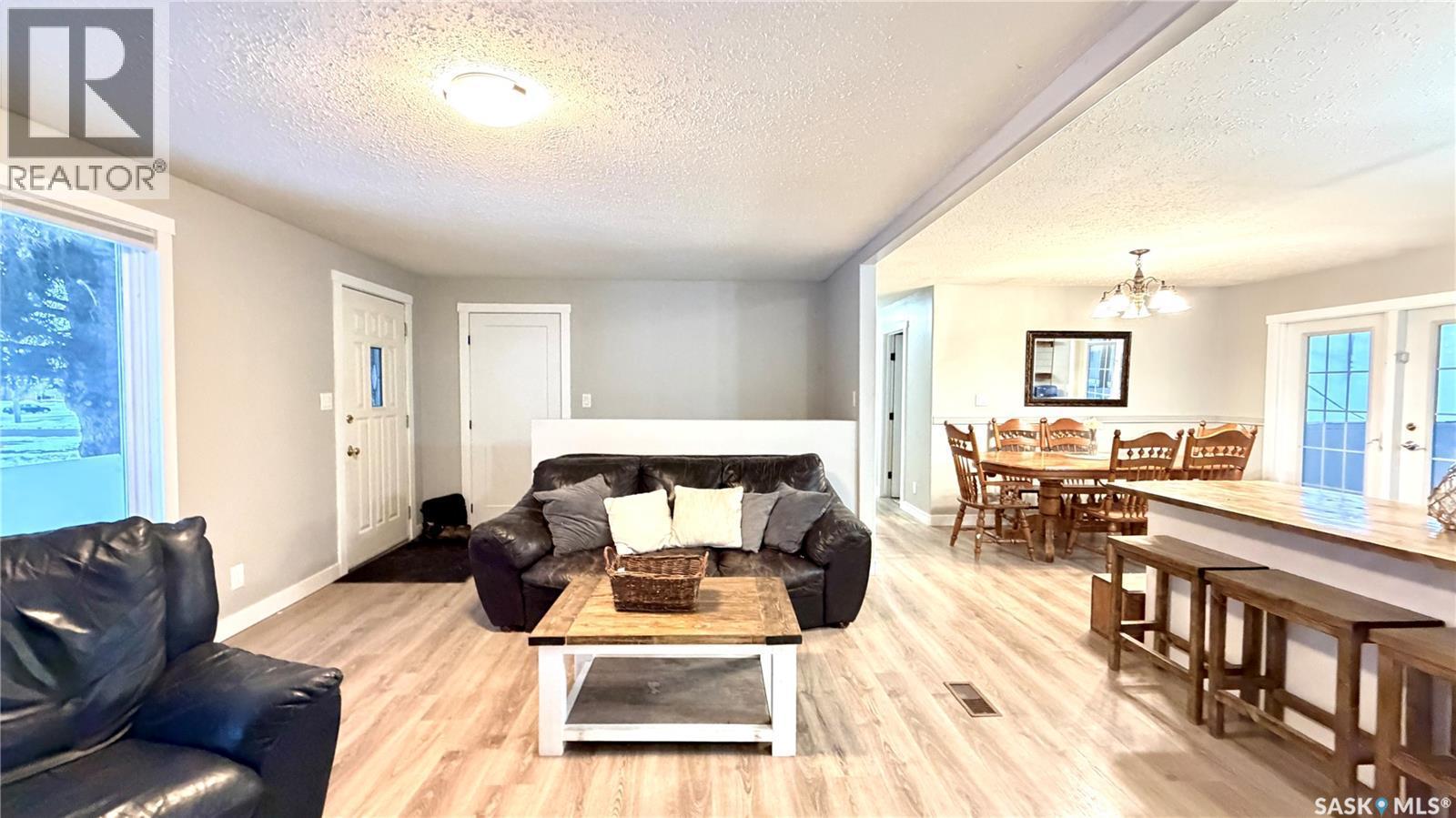 56 Tufts Crescent, Outlook, SK - Indoor Photo Showing Living Room