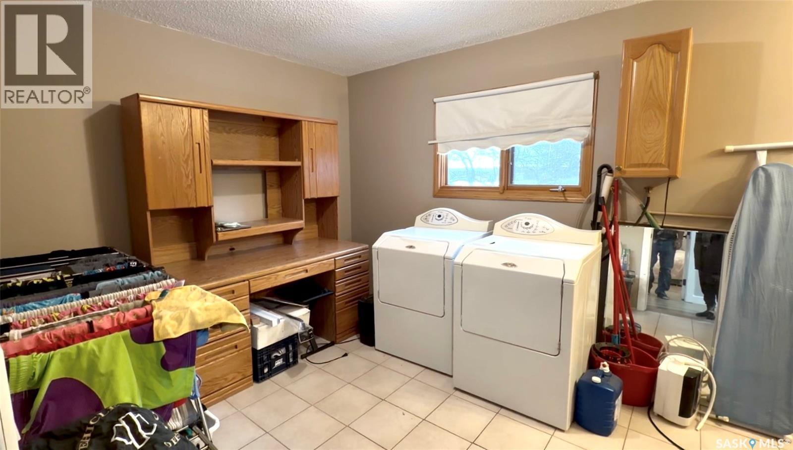 56 Tufts Crescent, Outlook, SK - Indoor Photo Showing Laundry Room
