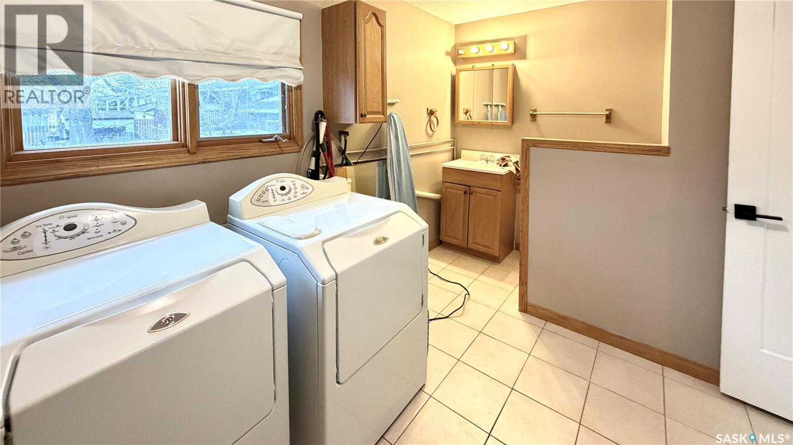 56 Tufts Crescent, Outlook, SK - Indoor Photo Showing Laundry Room