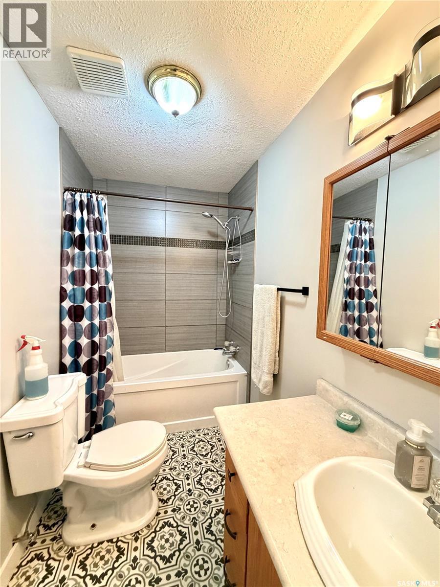 56 Tufts Crescent, Outlook, SK - Indoor Photo Showing Bathroom