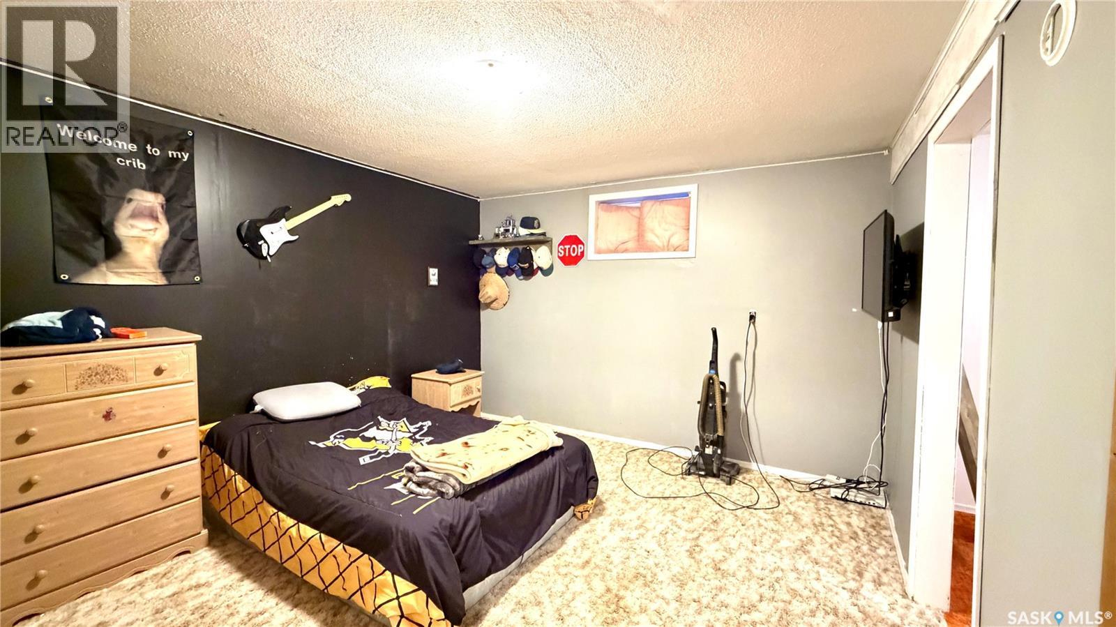 56 Tufts Crescent, Outlook, SK - Indoor Photo Showing Bedroom