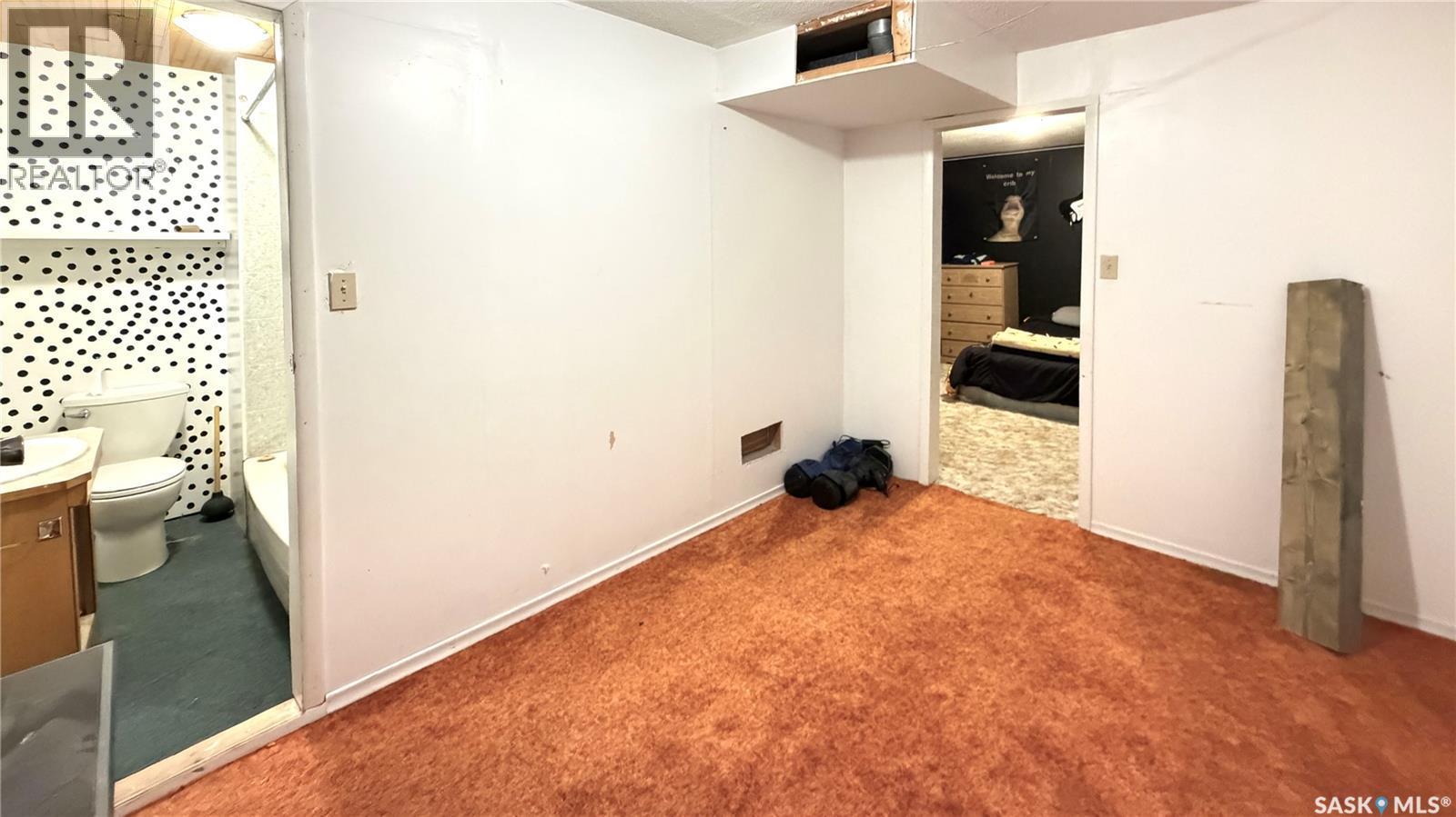 56 Tufts Crescent, Outlook, SK - Indoor Photo Showing Other Room