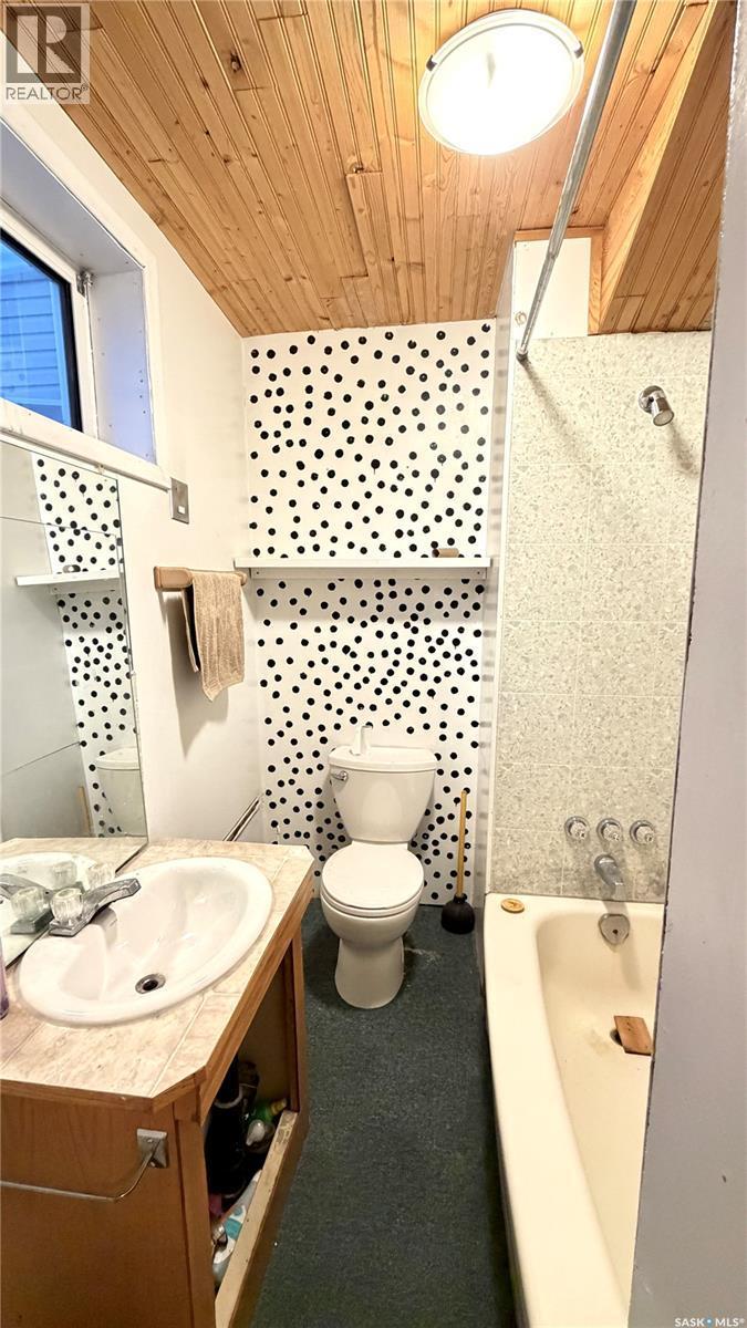 56 Tufts Crescent, Outlook, SK - Indoor Photo Showing Bathroom