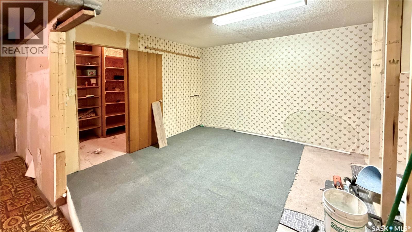 56 Tufts Crescent, Outlook, SK - Indoor Photo Showing Other Room