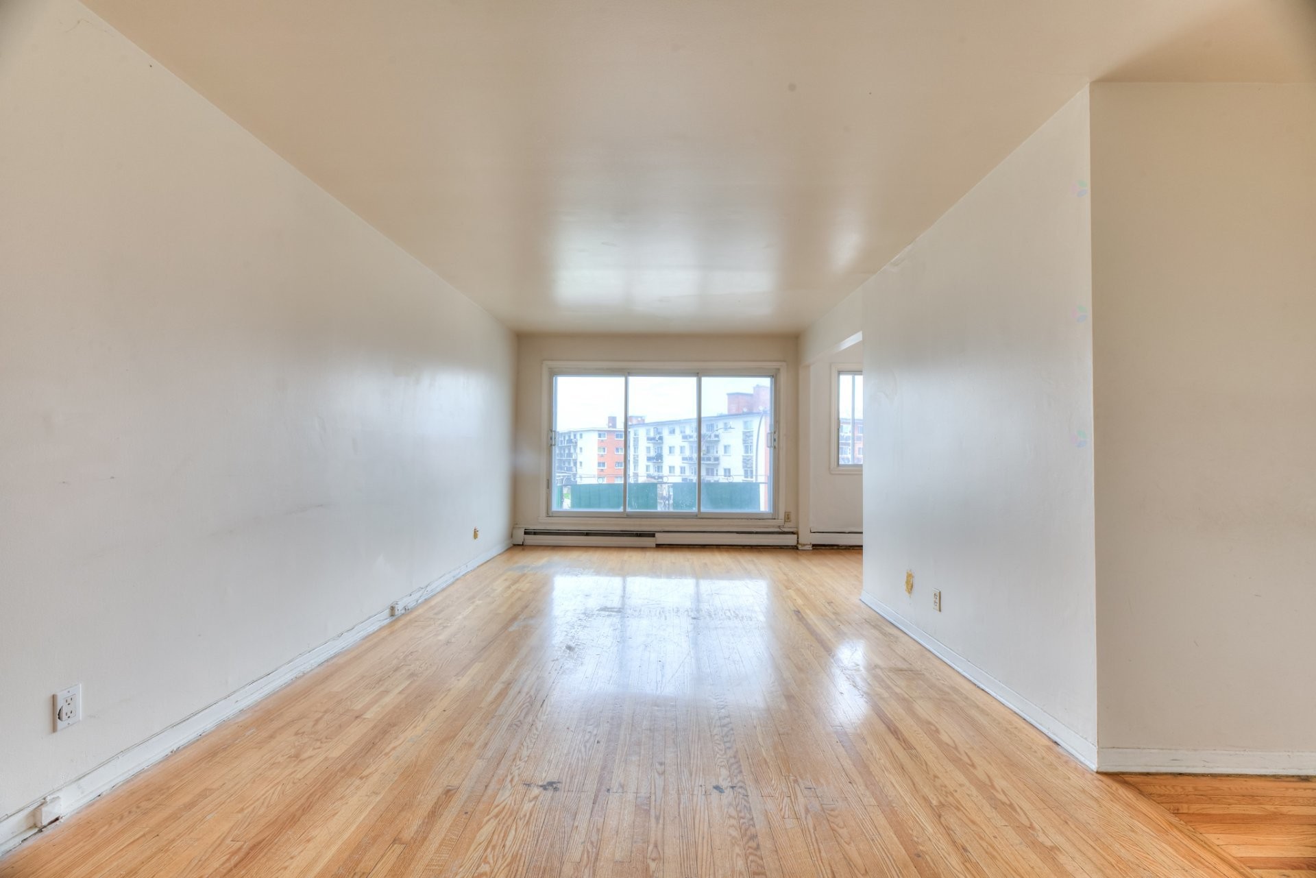 Salon - 302-3355 Rue Ivan-Franko, Montréal (Lachine), QC - Indoor Photo Showing Other Room