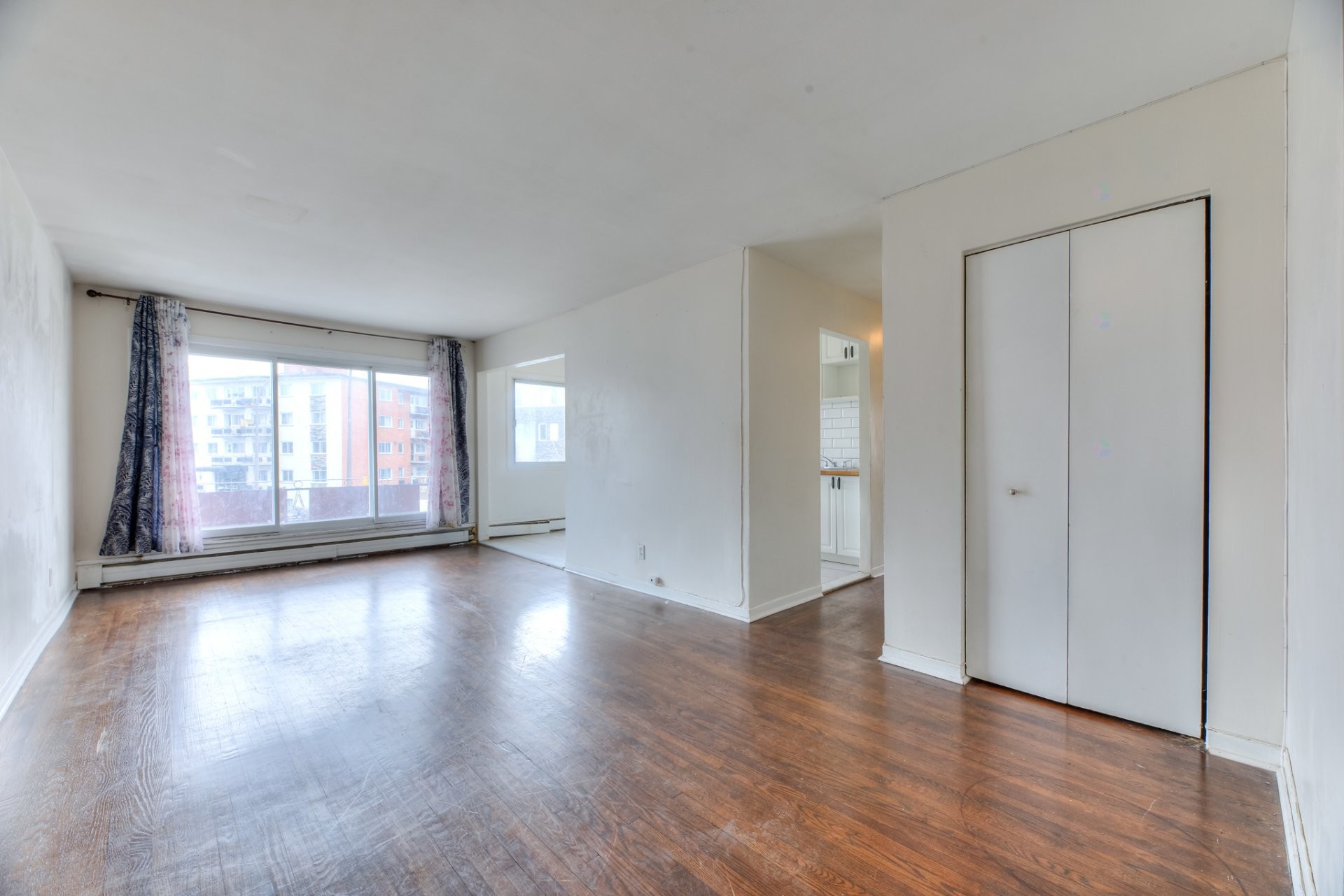 Living Room - 202-3355 Rue Ivan-Franko, Montréal (Lachine), QC - Indoor Photo Showing Other Room