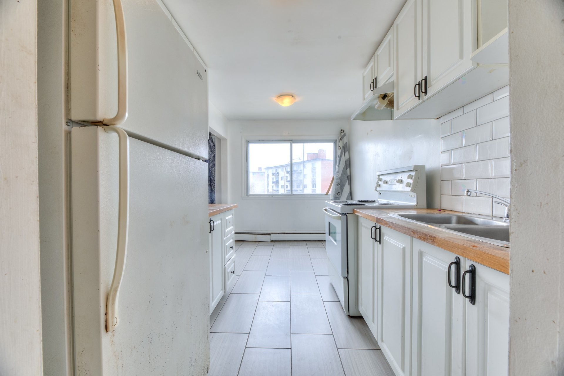 Kitchen - 202-3355 Rue Ivan-Franko, Montréal (Lachine), QC - Indoor Photo Showing Kitchen With Double Sink